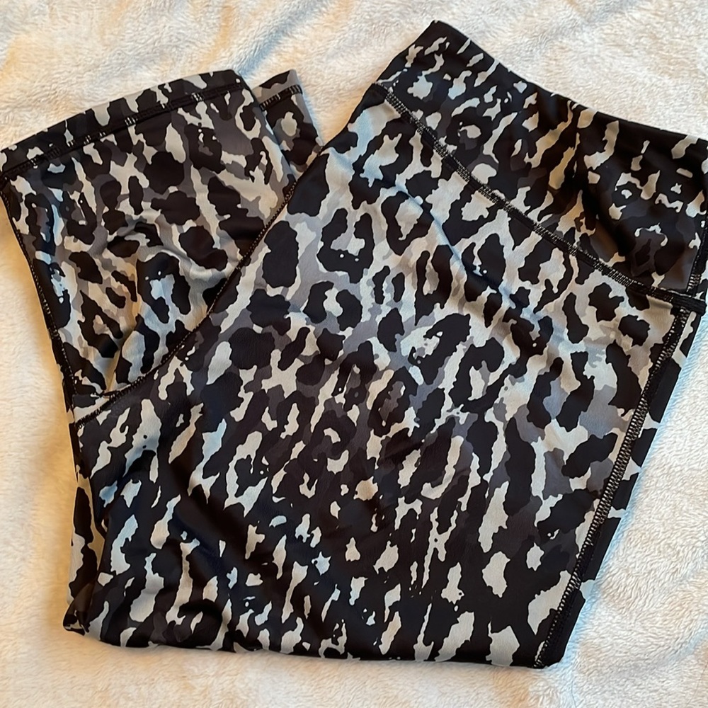 Animal print capri leggings, Z by Zella, size L, EUC